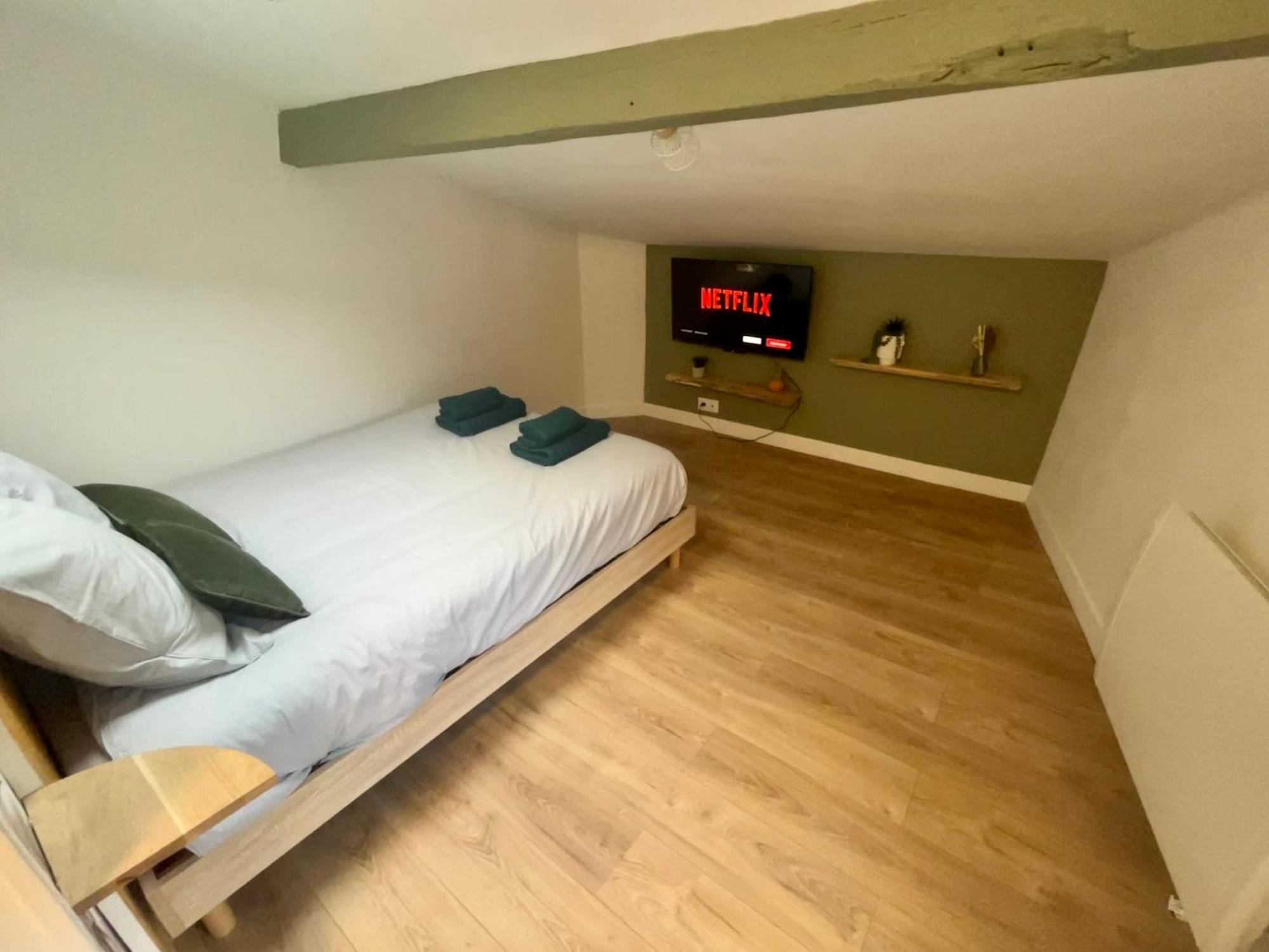 Sous Les Toits Du Parvis Appartement Niort Buitenkant foto